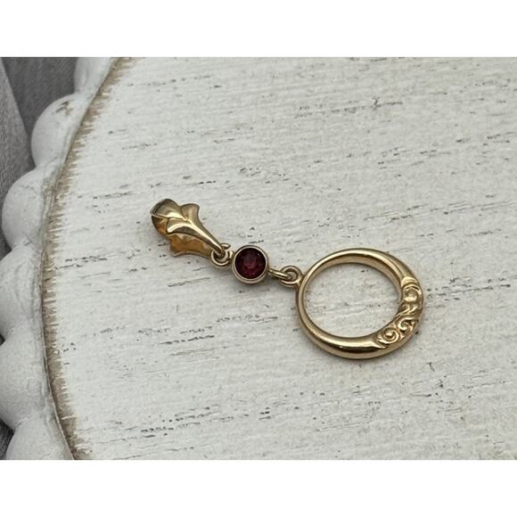 Unbranded Jewelry - 10k Yellow Gold Garnet Pendant .67 Grams /1 In.